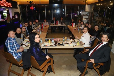 Ayhan Akdağcı başarılarını personelleriyle kutladı